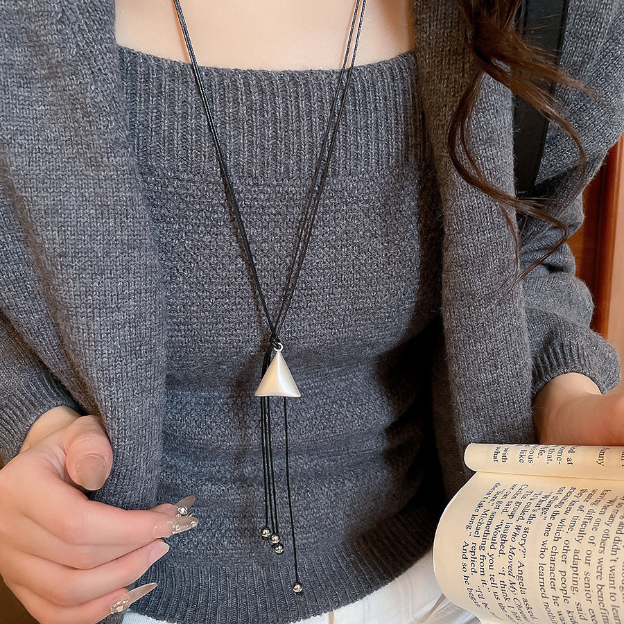 Collana con ciondolo geometrico minimalista in rame placcato da donna, catena maglione di lusso leggera