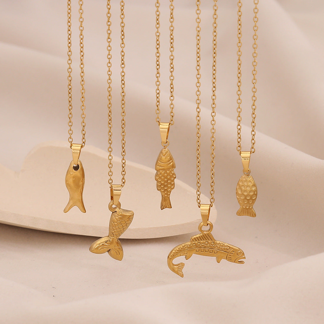 Collana con Ciondolo Unico a Forma di Pesce in Acciaio Inossidabile da Donna con Motivo Animale e Stile Minimalista