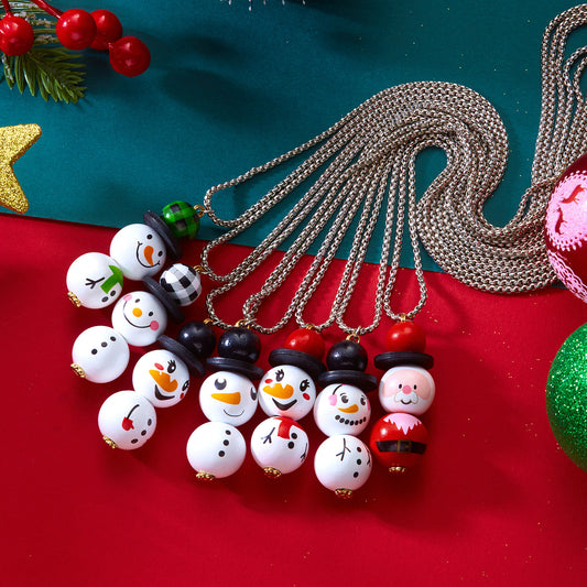 Collar con colgante de muñeco de nieve estilo INS para mujer con incrustaciones de pedrería y construcción de resina en una cadena de cable para la moda navideña