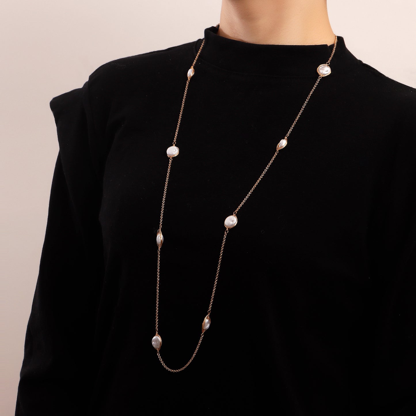 Minimalist Geometric Alloy Pendant Necklace with Gold Plating for Women Locket Chain Style Layered Collarbone Jewelry