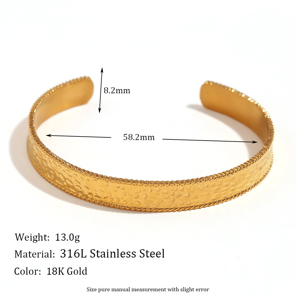 Bracciale Minimalista da Donna in Acciaio Inossidabile con Placcatura in Oro 18K e Textura Martellata