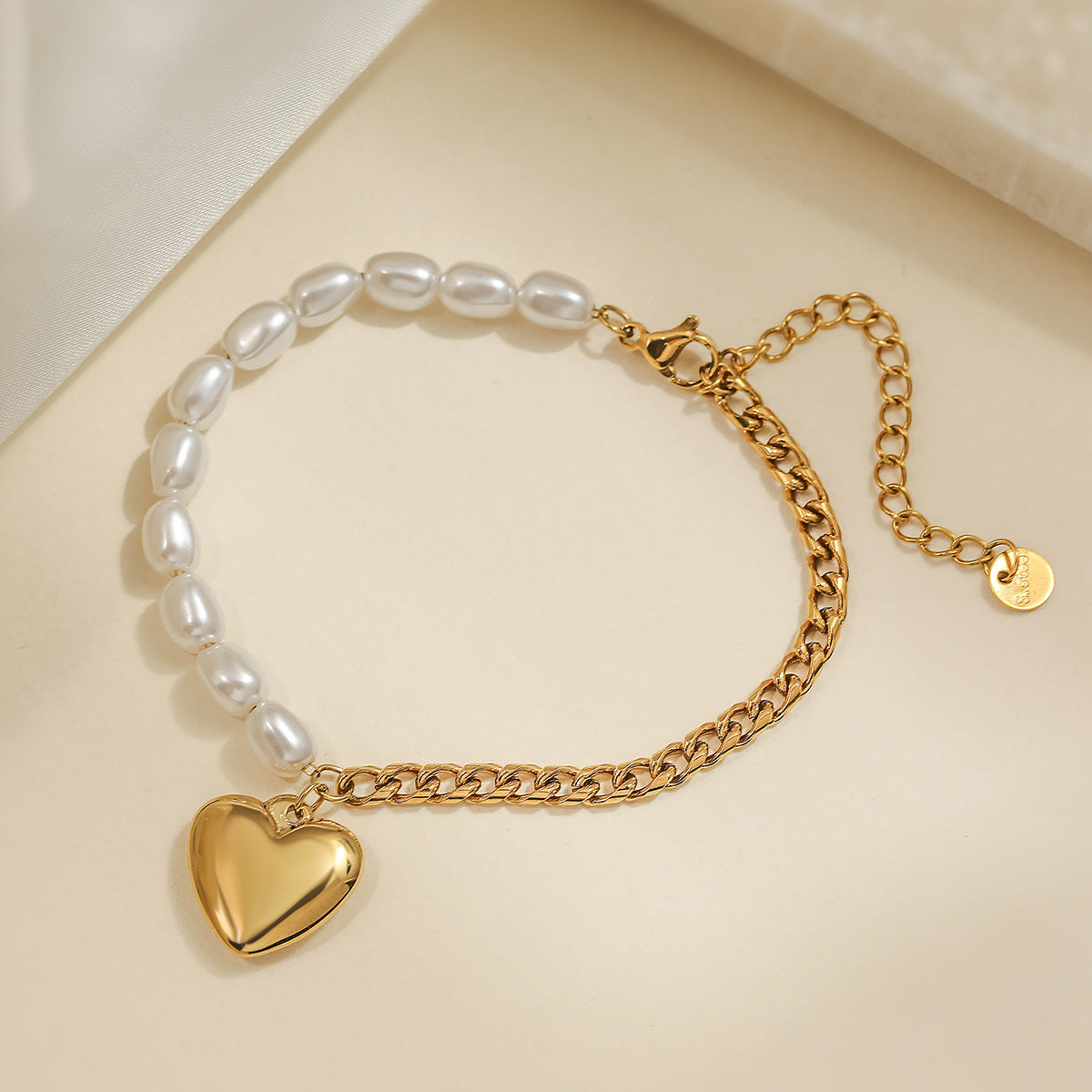 Minimalist Heart-Shaped 18K Gold-Plated Stainless Steel Bracelet for Women with Pearl Accent