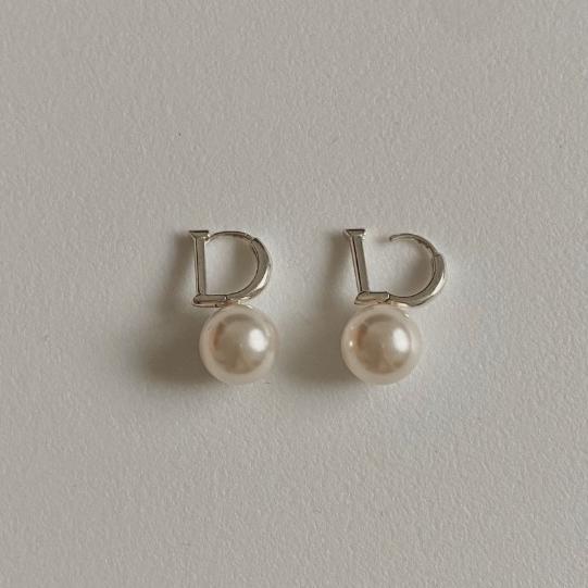 Sweet Fresh Natural Style Water-Drop Shaped 925 Sterling Silver Pearl Stud Earrings with Letter Accent