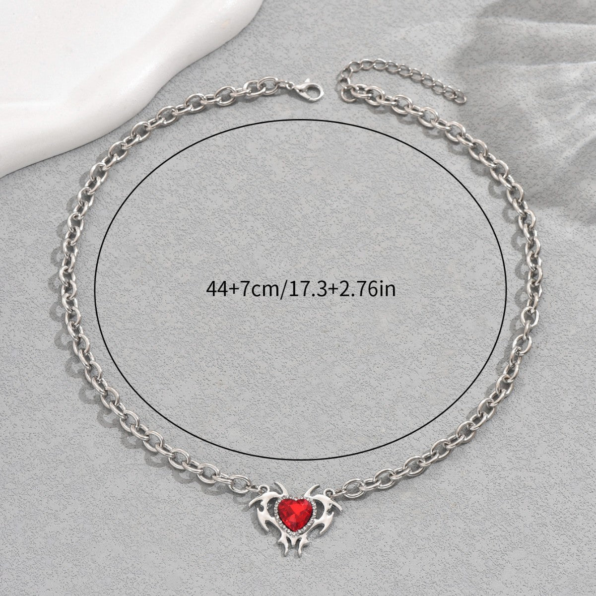 Collar con colgante de aleación de zinc minimalista en forma de corazón con incrustaciones de diamantes de imitación para mujer, delicada cadena para clavícula