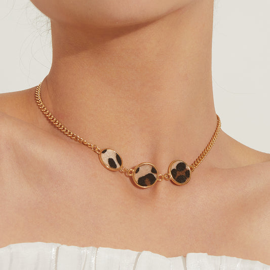Collana con ciondolo a motivo leopardato geometrico in lega per donne con finitura placcata
