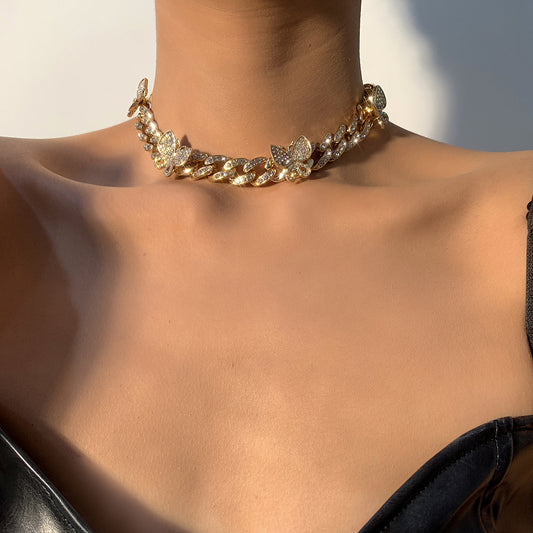Collana da donna a catena cubana vintage minimalista con farfalla e design geometrico, intarsi in strass, materiale in lega, gioielli stile Ins