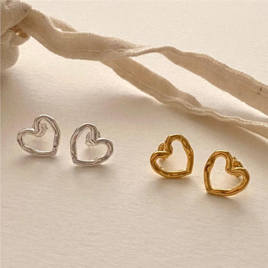 Pendientes Minimalistas de Corazón Hueco para Mujer en Plata de Ley 925 con Baño de Oro
