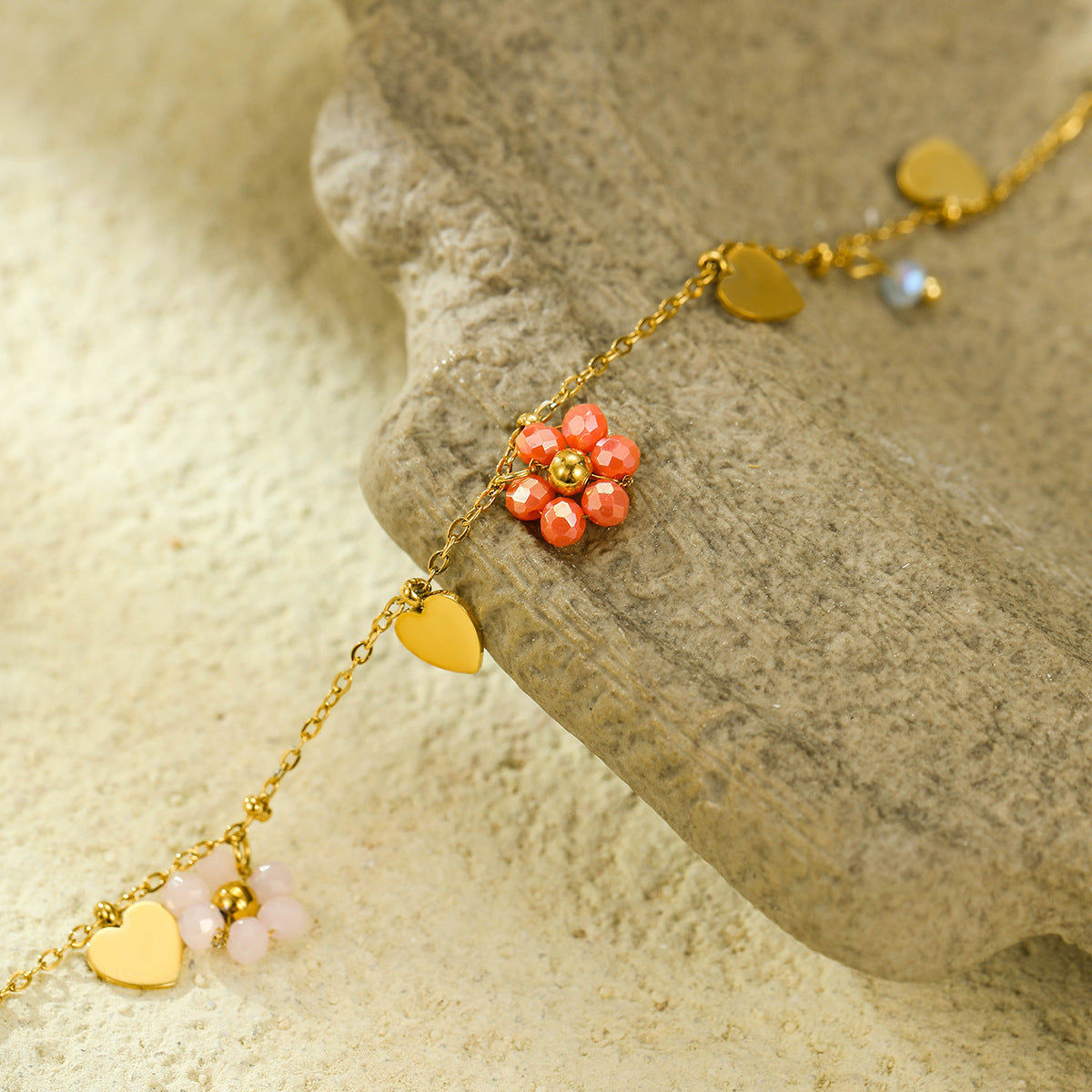 Collar con colgante de corazón floral fresco y dulce en acero inoxidable con incrustaciones de pedrería y acabado chapado para mujer
