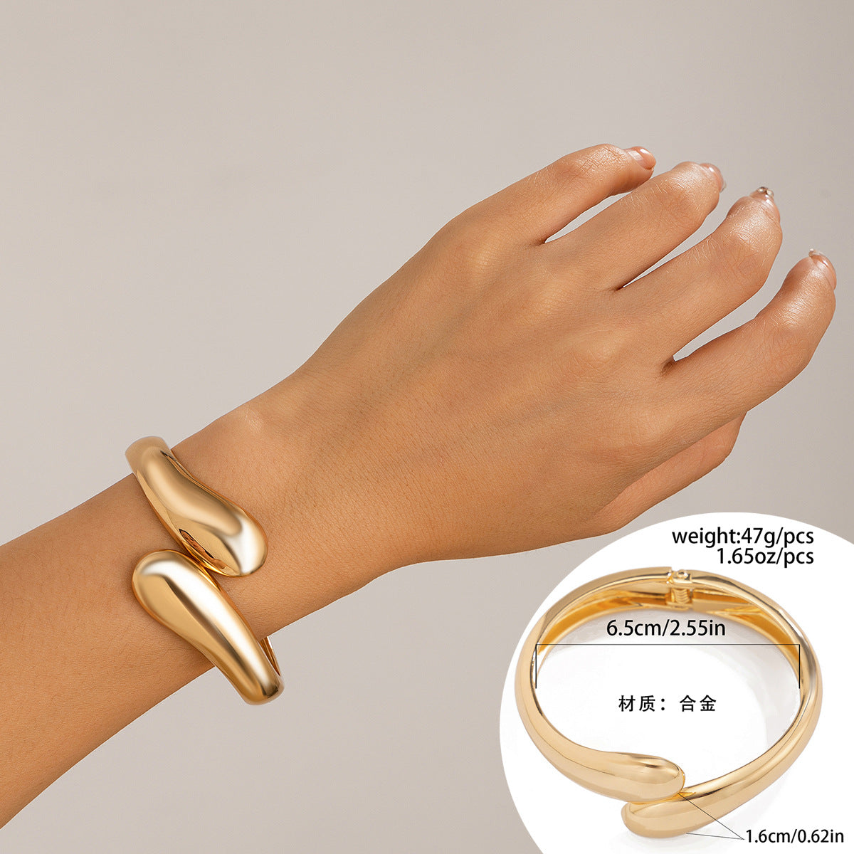 Bracciale a manetta in metallo lucidato a forma di goccia d'acqua oversize con finitura a specchio e design geometrico