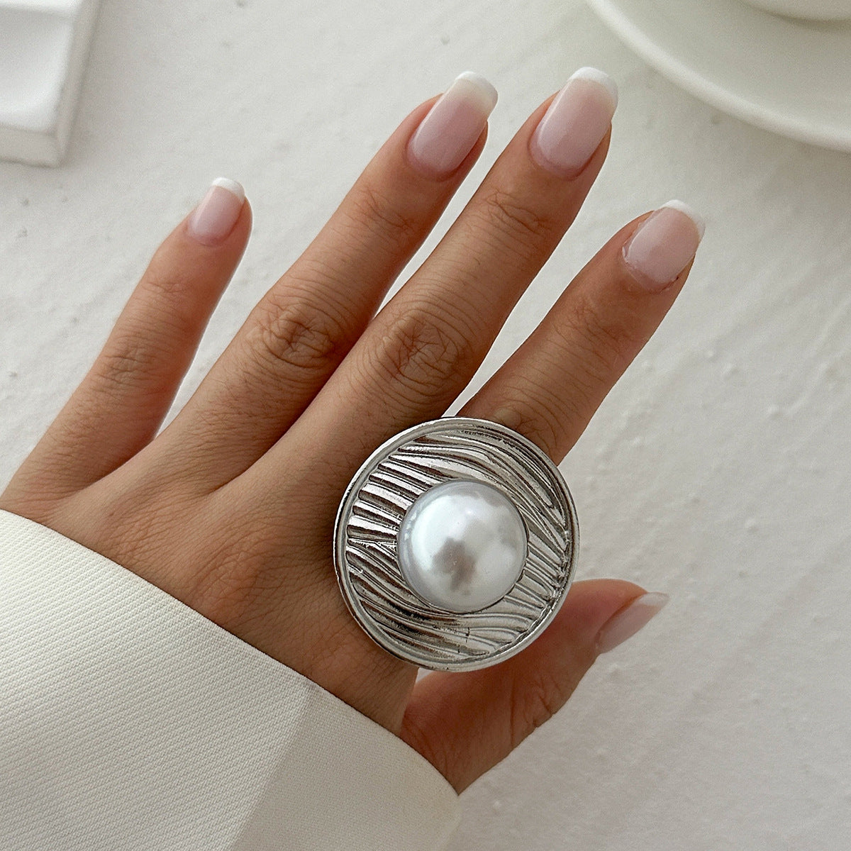 Elegant Geometric Oval Alloy Plated Ring with Imitation Pearl