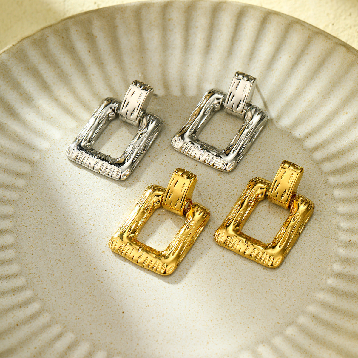 Orecchini Minimalisti da Donna in Acciaio al Titanio con Forma Quadrata Geometrica Placcati in Oro 18K