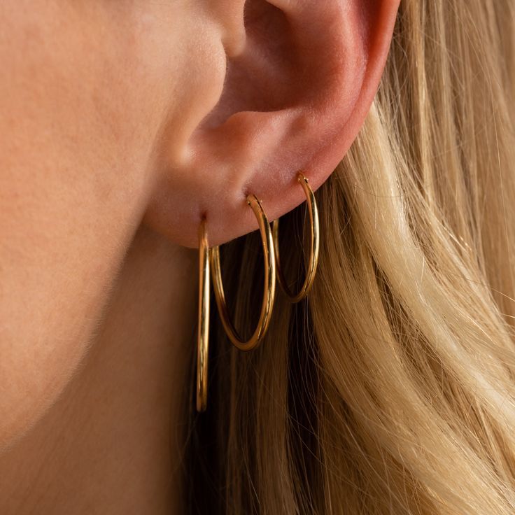 Orecchini a Cerchio Minimalisti Geometrici in Acciaio al Titanio da Donna con Finitura Placcata e Fili per Orecchini in Acciaio Inossidabile