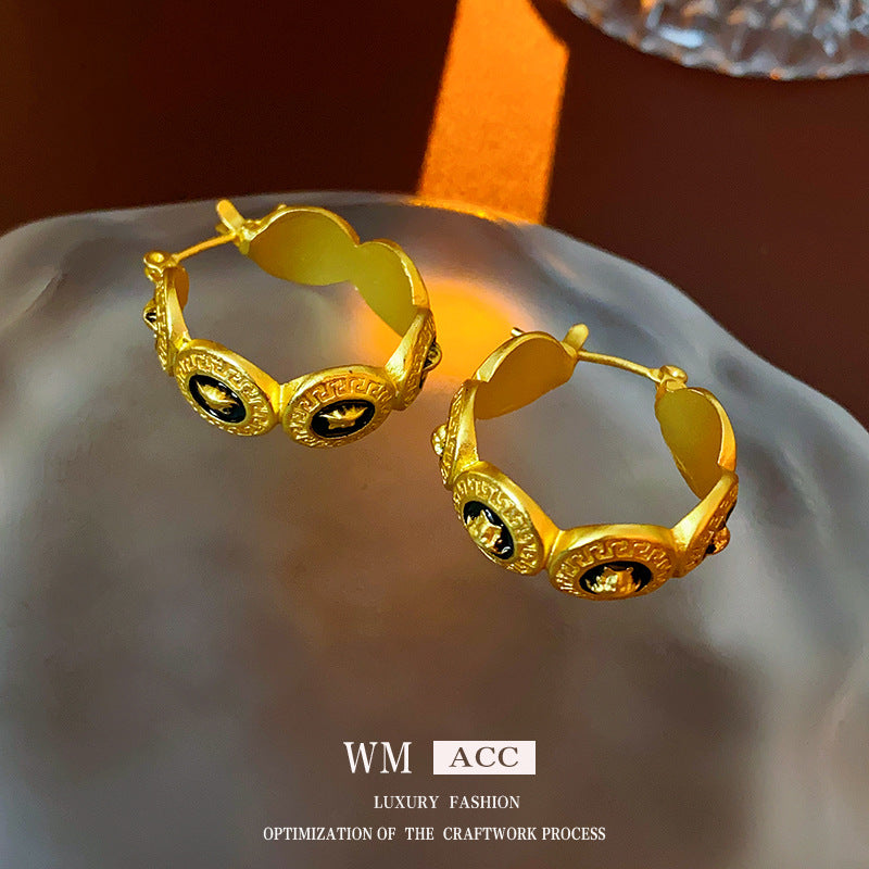 Vintage-Style Geometric C-Shaped Alloy Earrings with Electroplated Finish for Women
