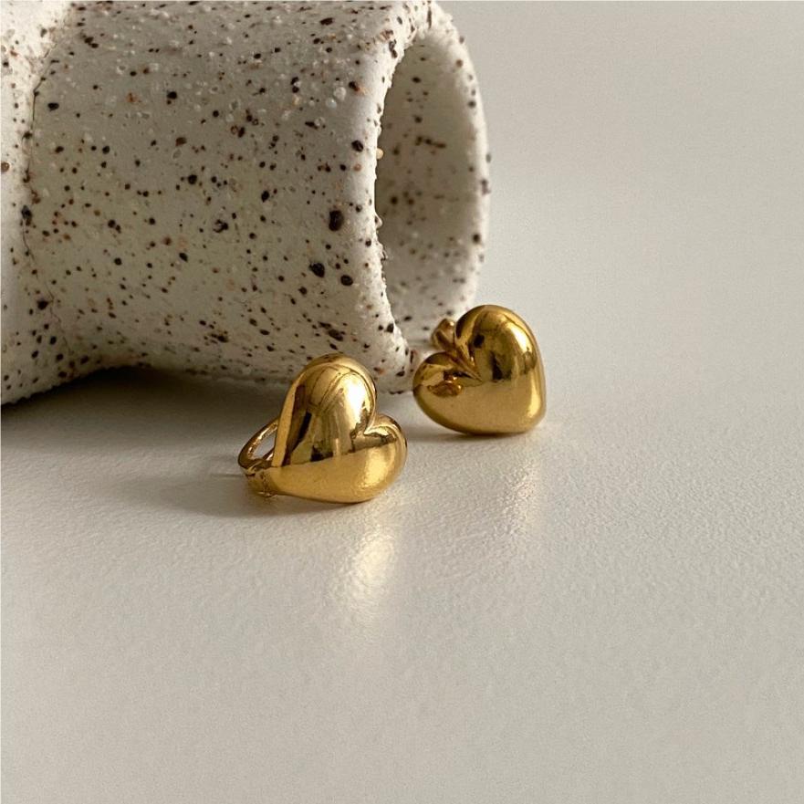 Pendientes minimalistas de tuerca con forma de corazón de plata de ley 925 con baño de oro para mujer