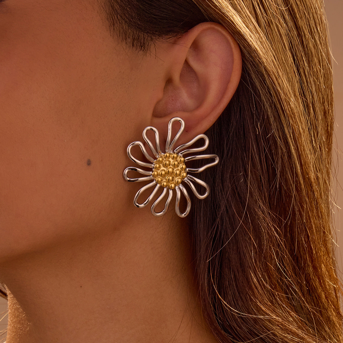 Fashionable Floral Stainless Steel Hammered Texture Hollow Sunflower Earrings for Women with Plated Finish