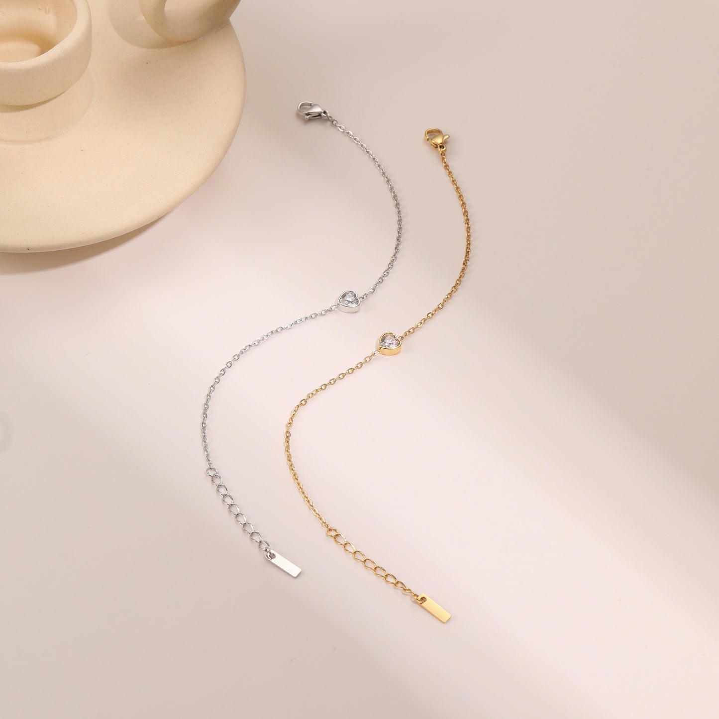 Fashionable Heart-Shaped Zirconia-Set Stainless Steel Bracelet with 18K Gold Plating for Women