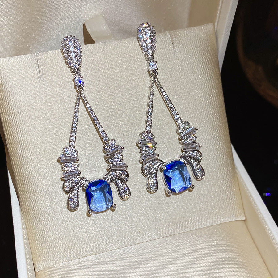 Orecchini floreali minimalisti con perle, perno in argento sterling 925 e strass, da donna