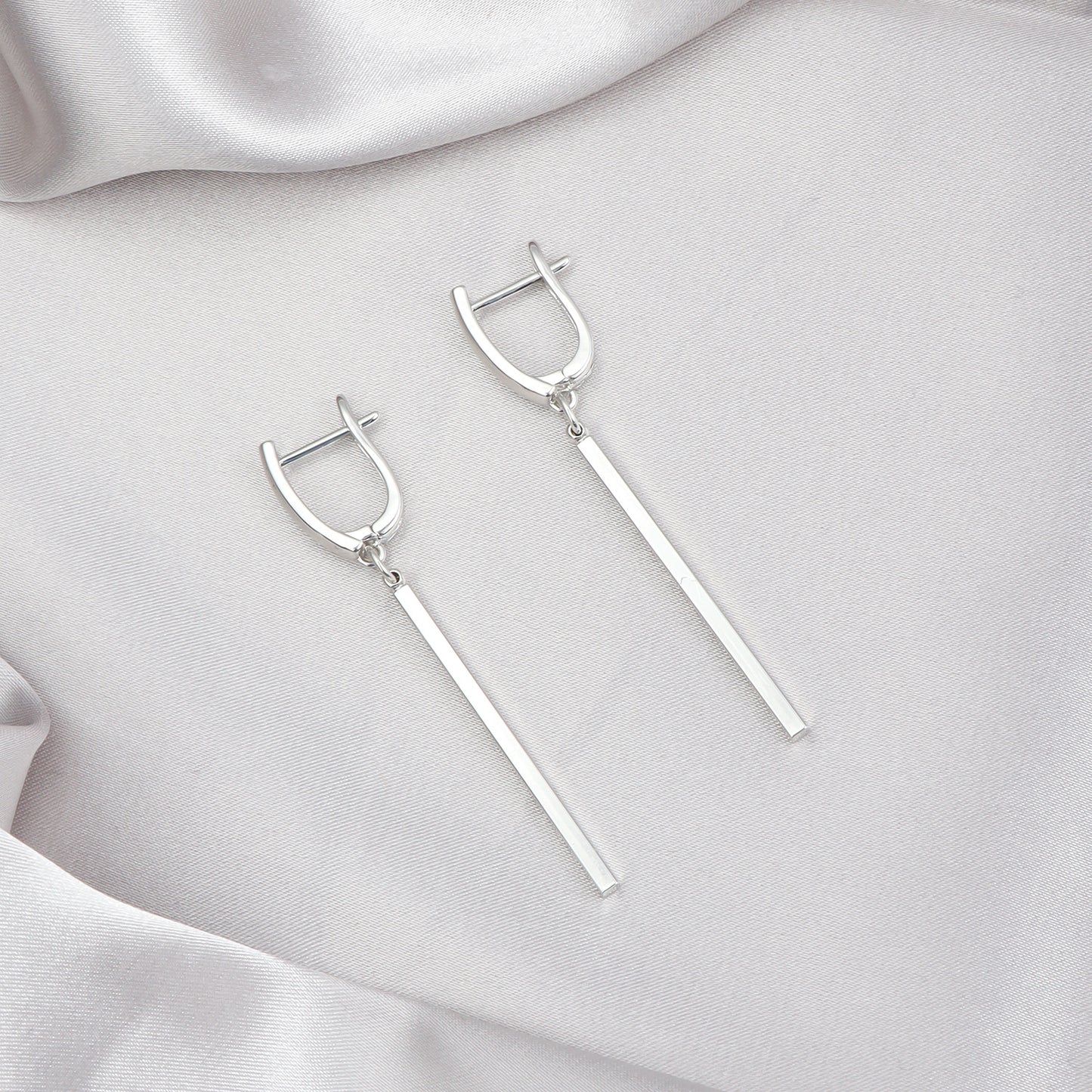 Vintage Geometric Alloy Earrings with Gold Plating for Women Minimalist Fashion Statement Ear Hooks