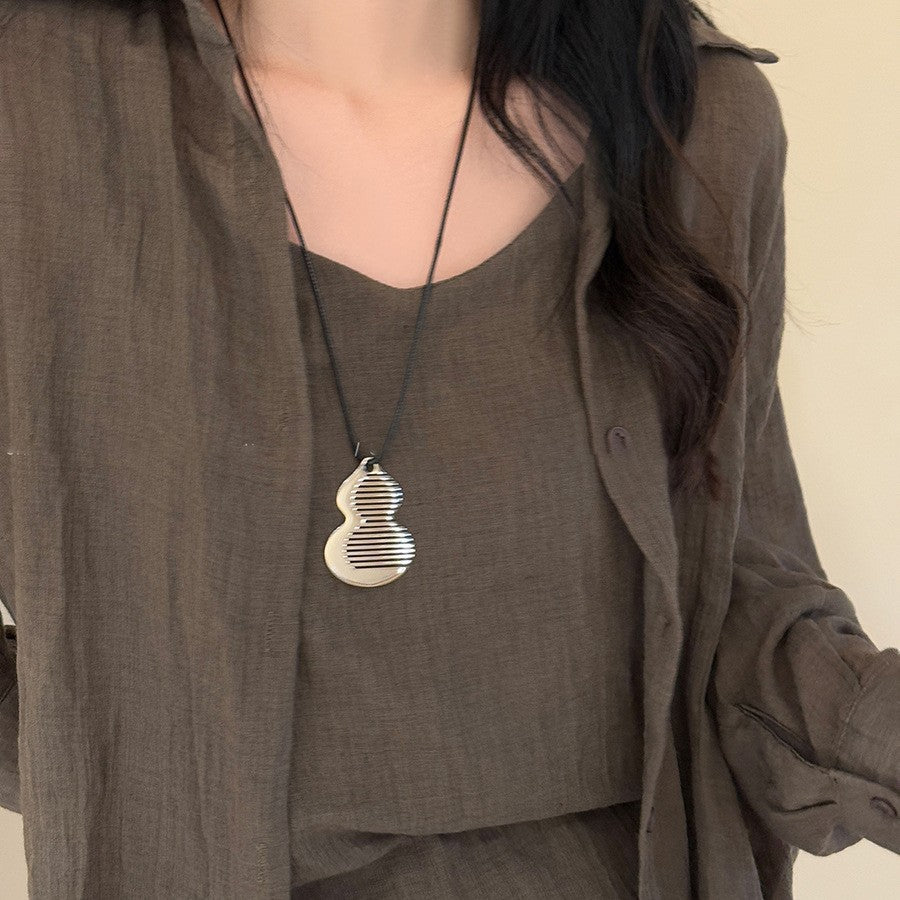 Collana con ciondolo geometrico minimalista in rame placcato da donna, catena maglione di lusso leggera
