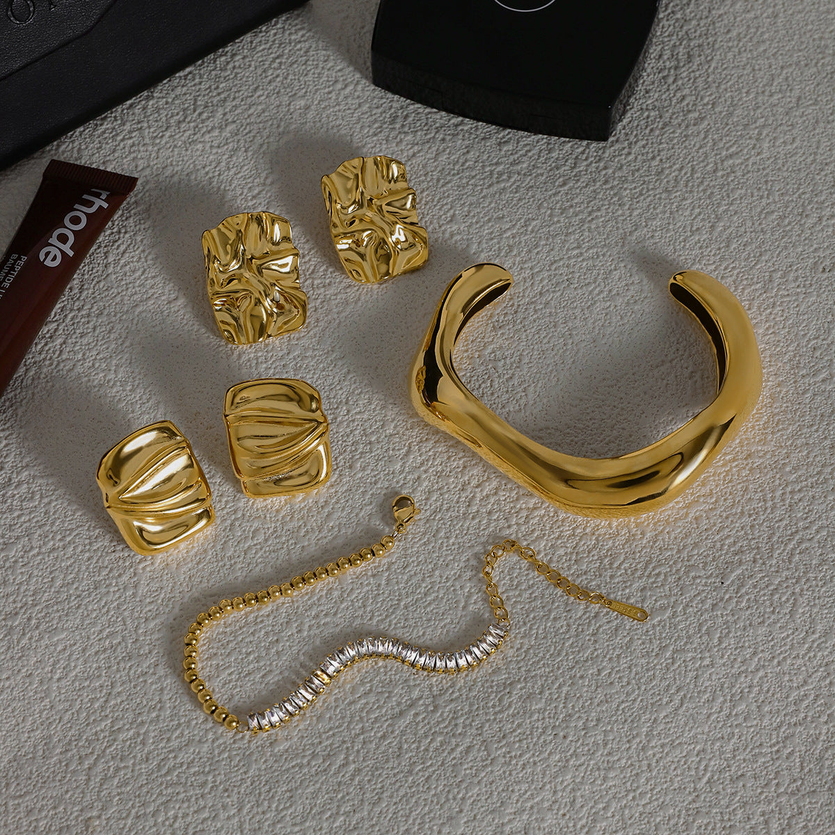 Elegante Conjunto de Pulsera y Pendientes de Acero de Titanio con Patrón Cósmico y Detalles de Pedrería, Joyería de Acero Inoxidable Chapado para Mujer