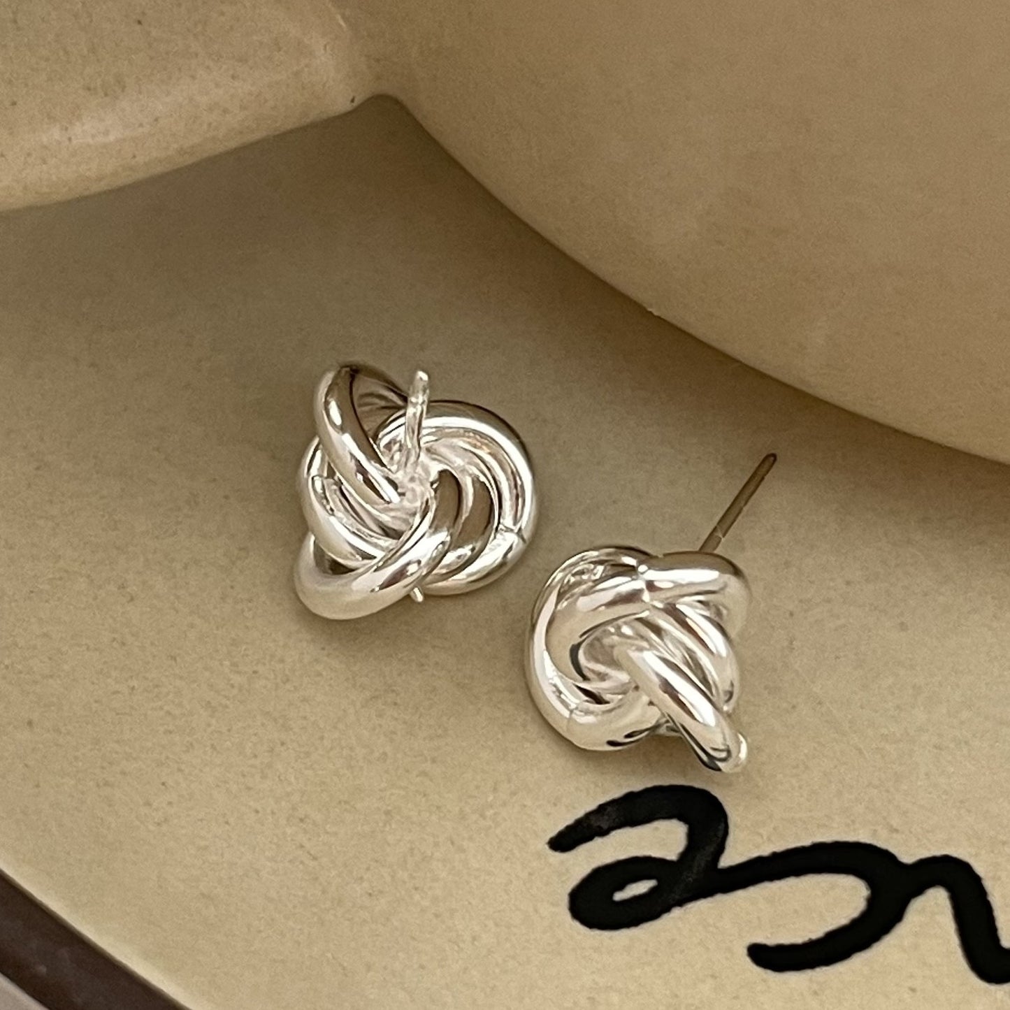 Minimalist Waterdrop-Shaped 925 Sterling Silver Knot Stud Earrings with Pearl Inlay for Women