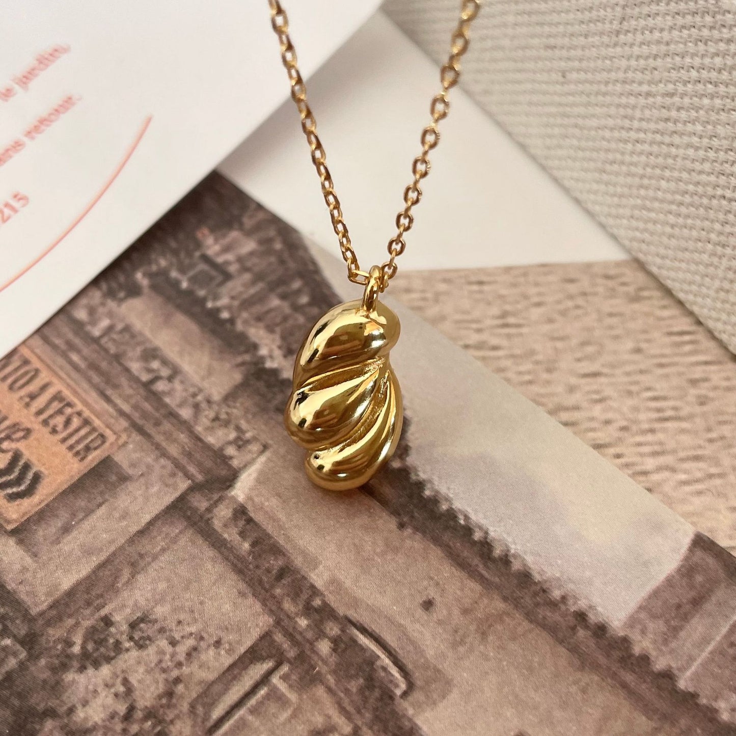 Minimalist Irregular Teardrop Pendant Necklace in 925 Sterling Silver Chic Cold-Tone Design