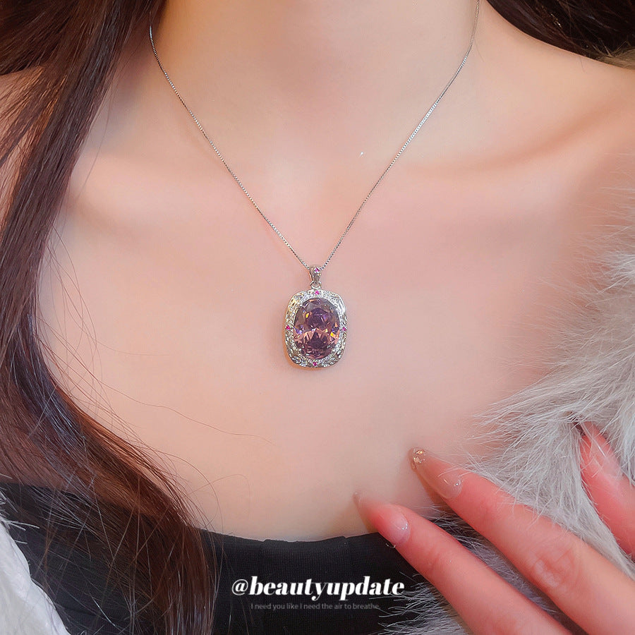 Elegante collana con pendente quadrato in stile corte per donna in rame con intarsio in zirconi cubici, catena clavicola delicata