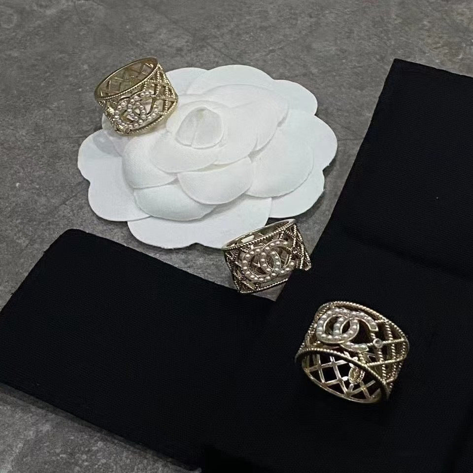 Anello da Donna con Lettera in Ottone Placcato Oro Lusso Elegante