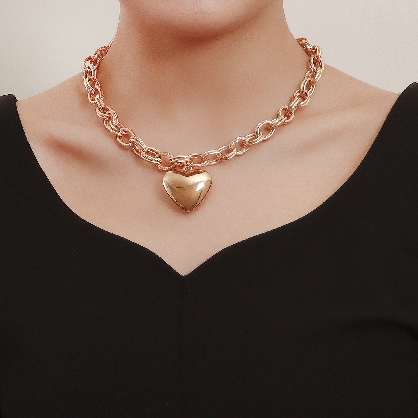Minimalist Heart-Shaped Alloy Pendant Necklace with Plated Finish for Women Choker Style