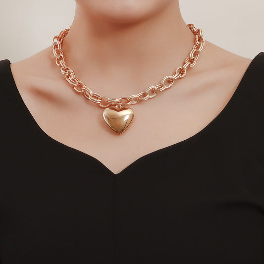 Collana girocollo con ciondolo a cuore in lega minimalista placcata per donna