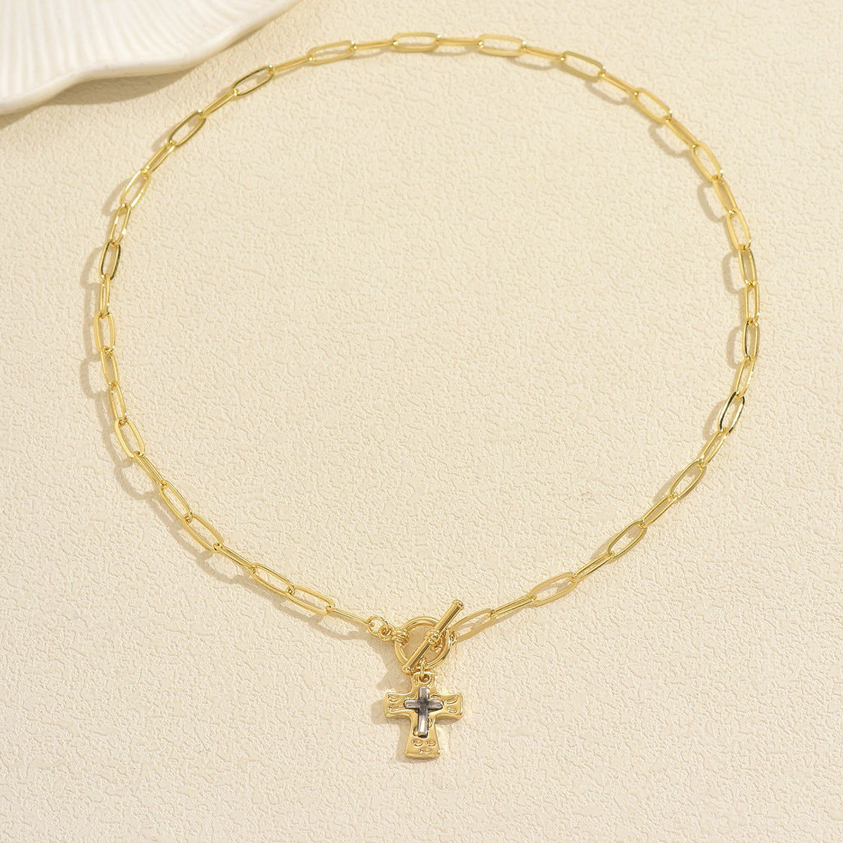 Collana con Ciondolo a Croce Minimalista da Donna in Lega di Zinco con Finitura Placcata, Design Geometrico, Catena a Medaglione a Lunghezza Regolabile