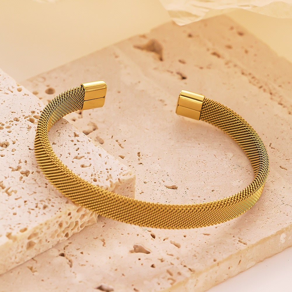Fashionable Stainless Steel Braided Bracelet with Electroplated Finish Geometric Oval Shape Hypoallergenic Tarnish-Resistant Adjustable Cuff Jewelry