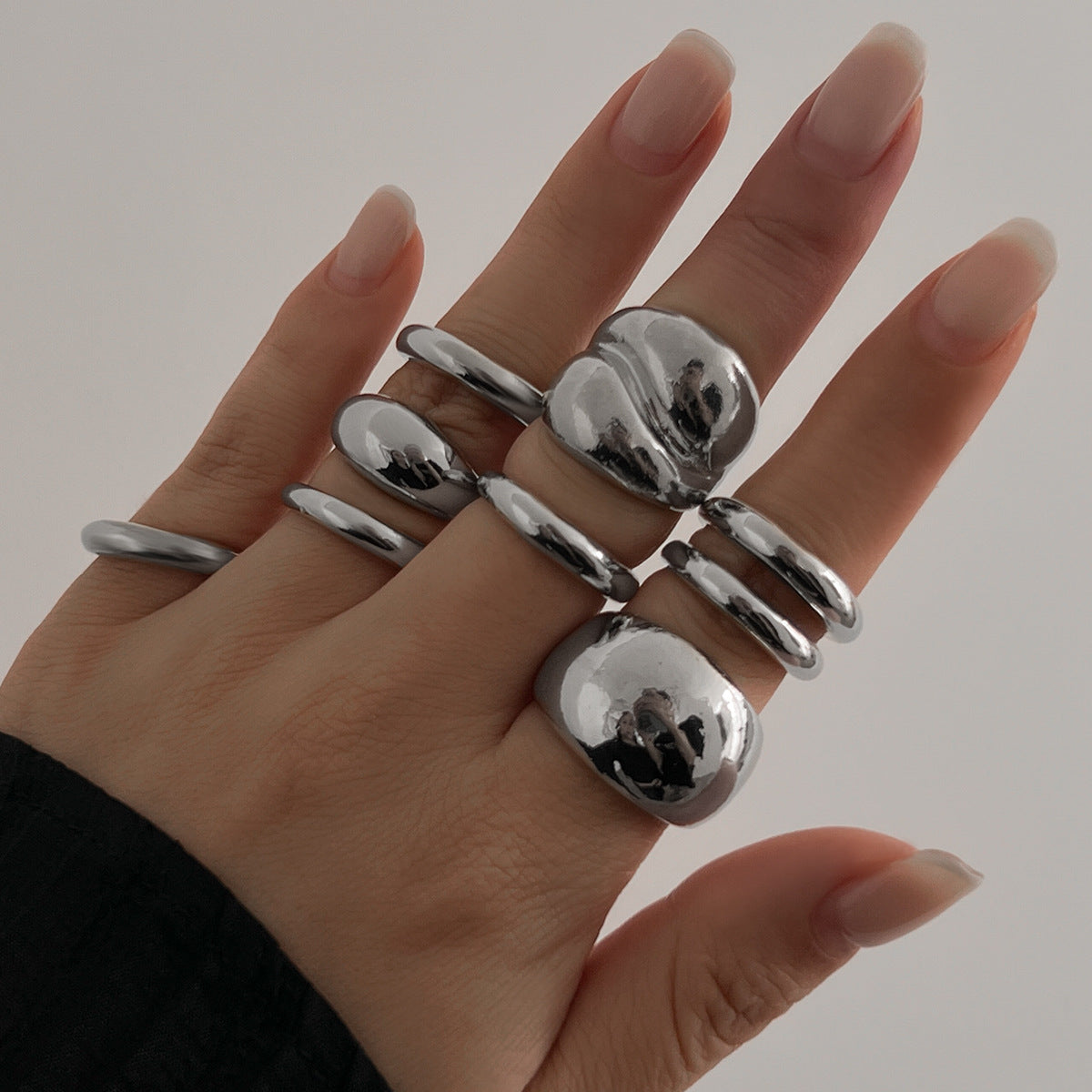 Anello da donna minimalista geometrico in lega a specchio con superficie placcata e design a fascia circolare