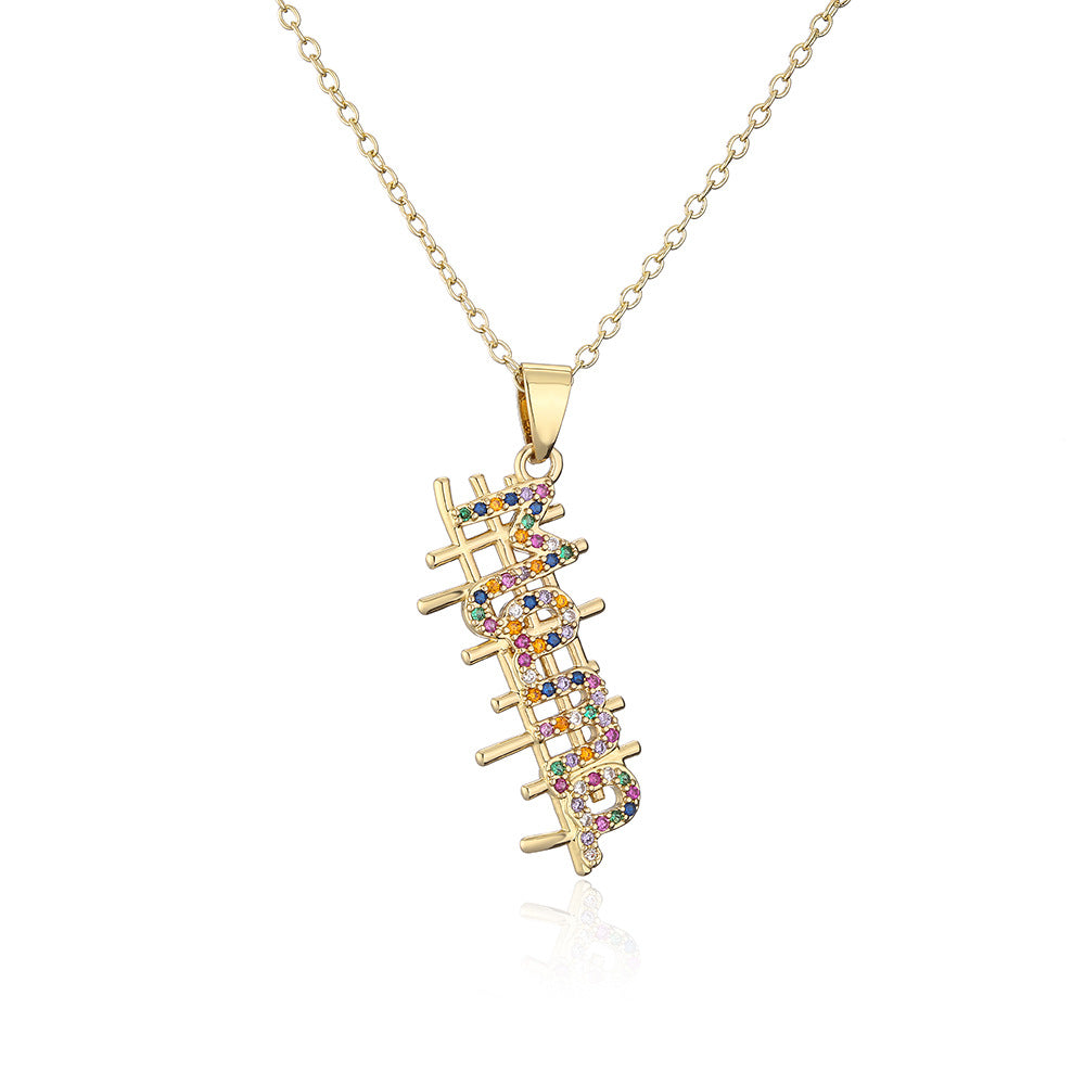 Collana con Ciondolo Geometrico Minimalista MAMA in Rame con Placcatura in Oro Vero e Intarsio di Zirconi