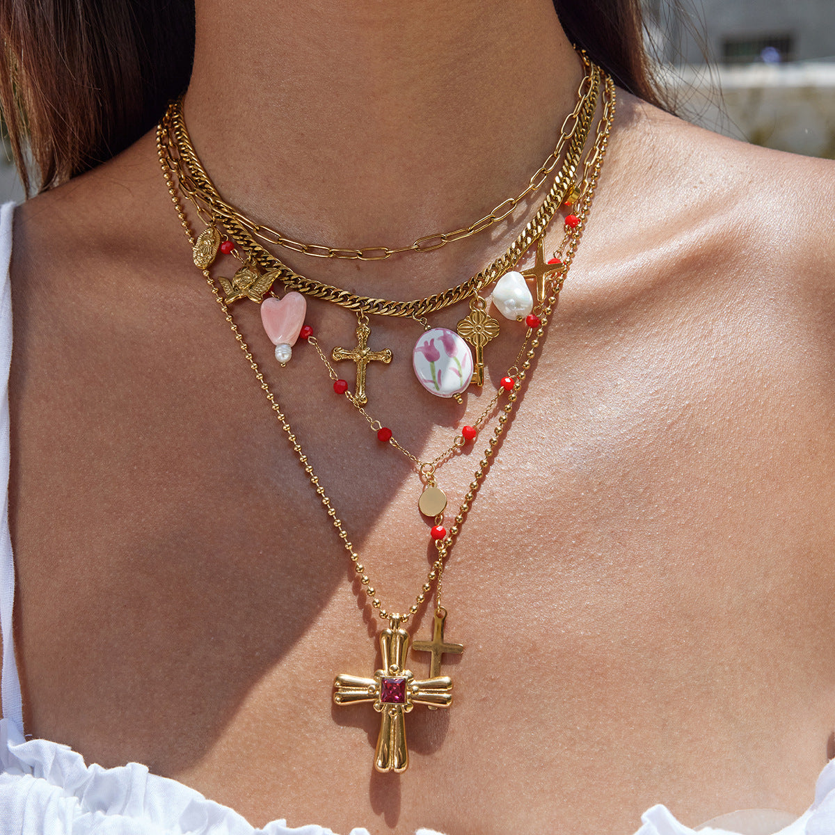 Collar con colgante minimalista de acero inoxidable con forma de corazón, dije de acero de titanio y acabado galvanizado para mujer