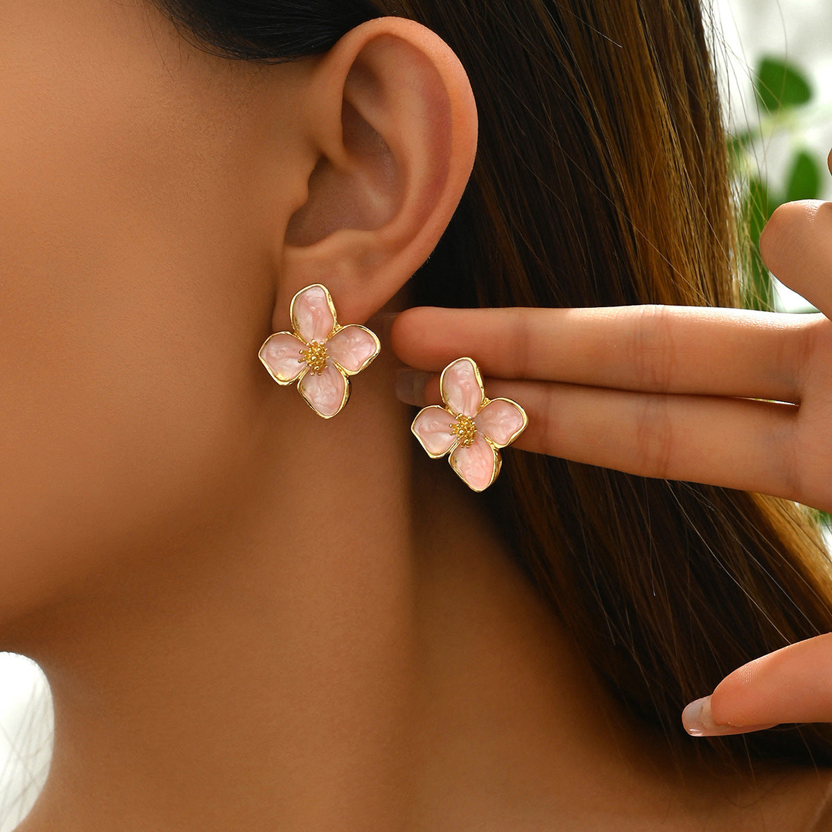 Pendientes de aleación con diseño floral geométrico, esmalte y forma de tachuela para mujer