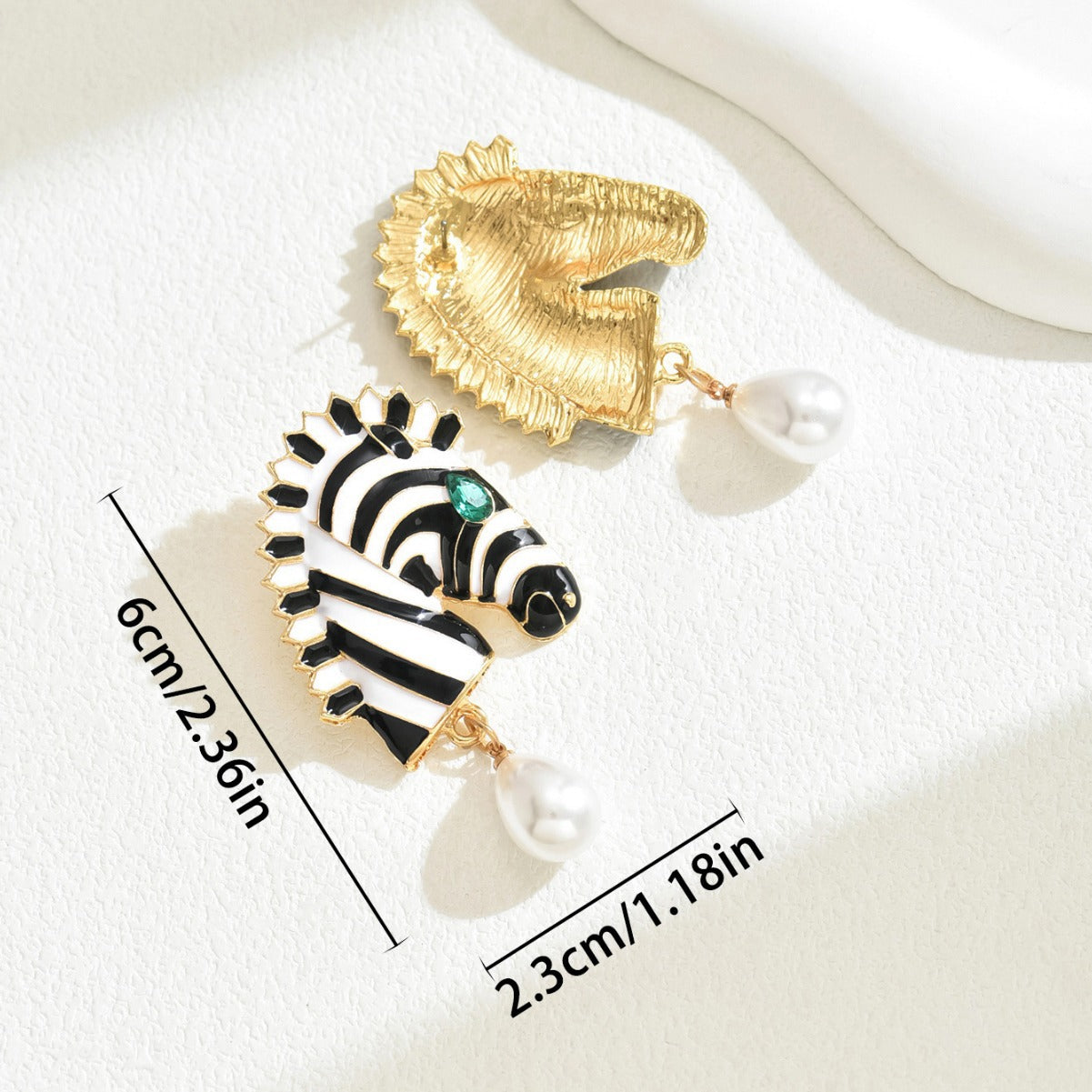 Orecchini in Lega di Zinco a Forma di Zebra con Smalto e Strass Intarsiati per Donna