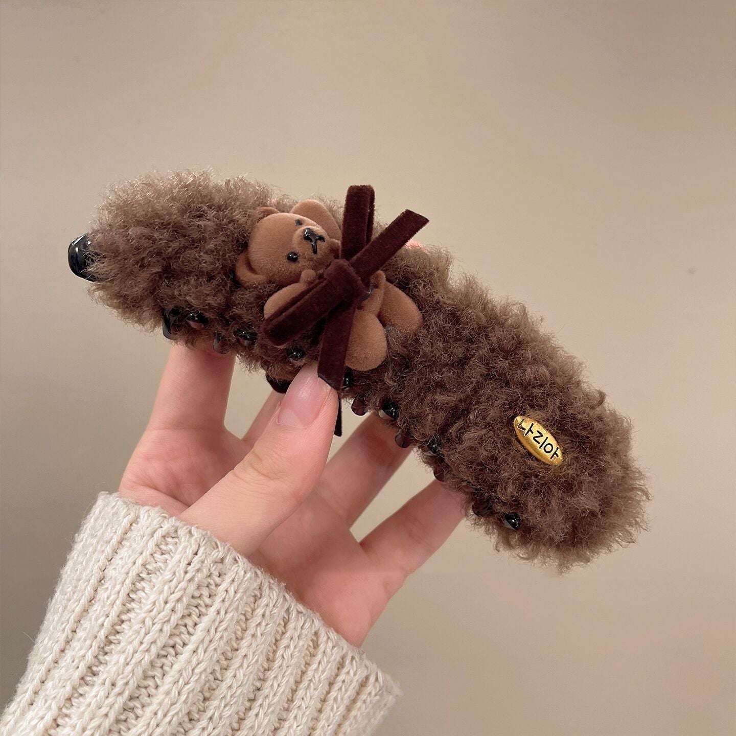 Luxury Retro Acrylic Bear Hair Clip for Women with Twisted Design, Handmade Hair Accessory for Updos and Fall Winter Styling