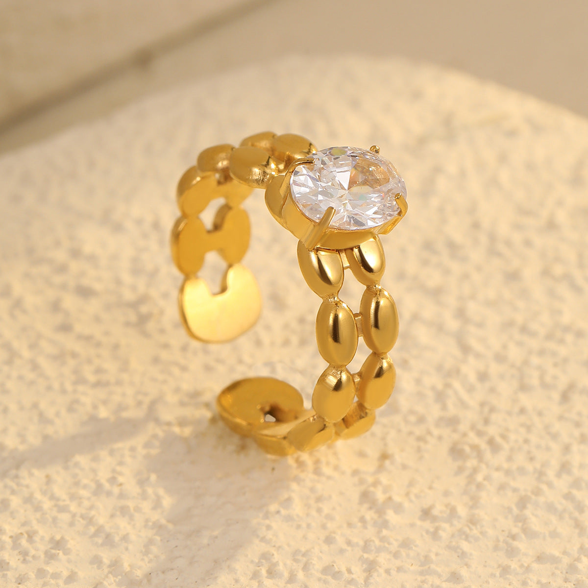 Anillo de acero inoxidable con circonita geométrica de lujo ligero y baño de oro de 18 quilates para mujer
