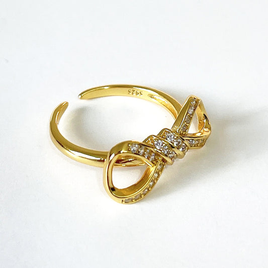 Anillo minimalista de plata de ley 925 chapado en oro con lazo y circonita cúbica