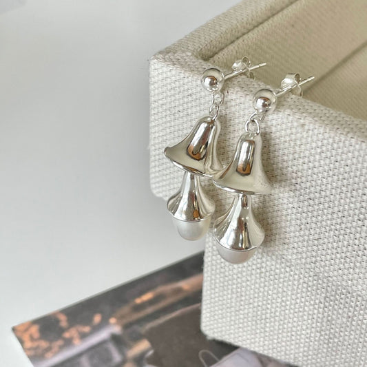 Minimalist Water-Drop Shaped 925 Sterling Silver Pearl Stud Earrings for Women with Natural and Fresh-Sweet Aesthetic