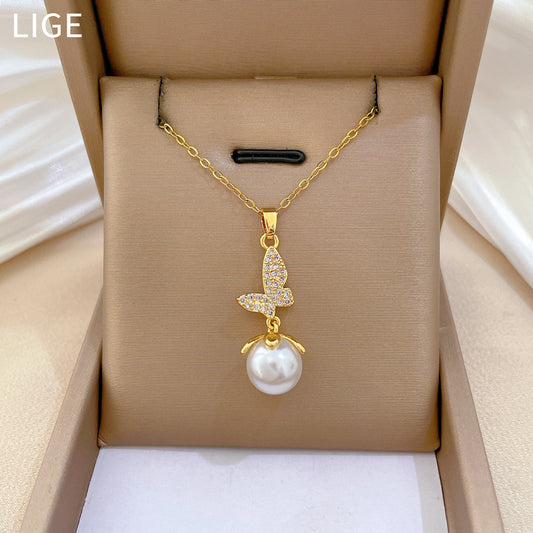 Collar con Colgante de Mariposa de Acero de Titanio con Incrustaciones de Pedrería para Mujer, Delicada Cadena de Clavícula con un Estilo Fresco y Dulce