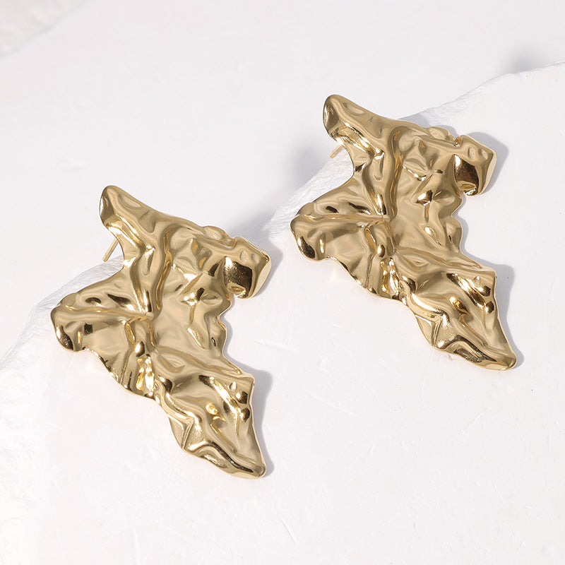 Orecchini a perno geometrici minimalisti in acciaio inossidabile placcati oro 18 carati, acciaio al titanio ipoallergenico, con accento a cuore, finitura elegante di lusso retrò