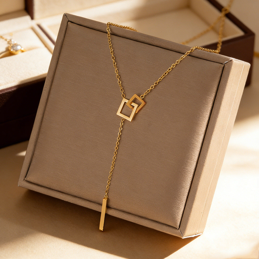 Collana da donna placcata in acciaio inossidabile con design geometrico quadrato vuoto elegante e minimalista