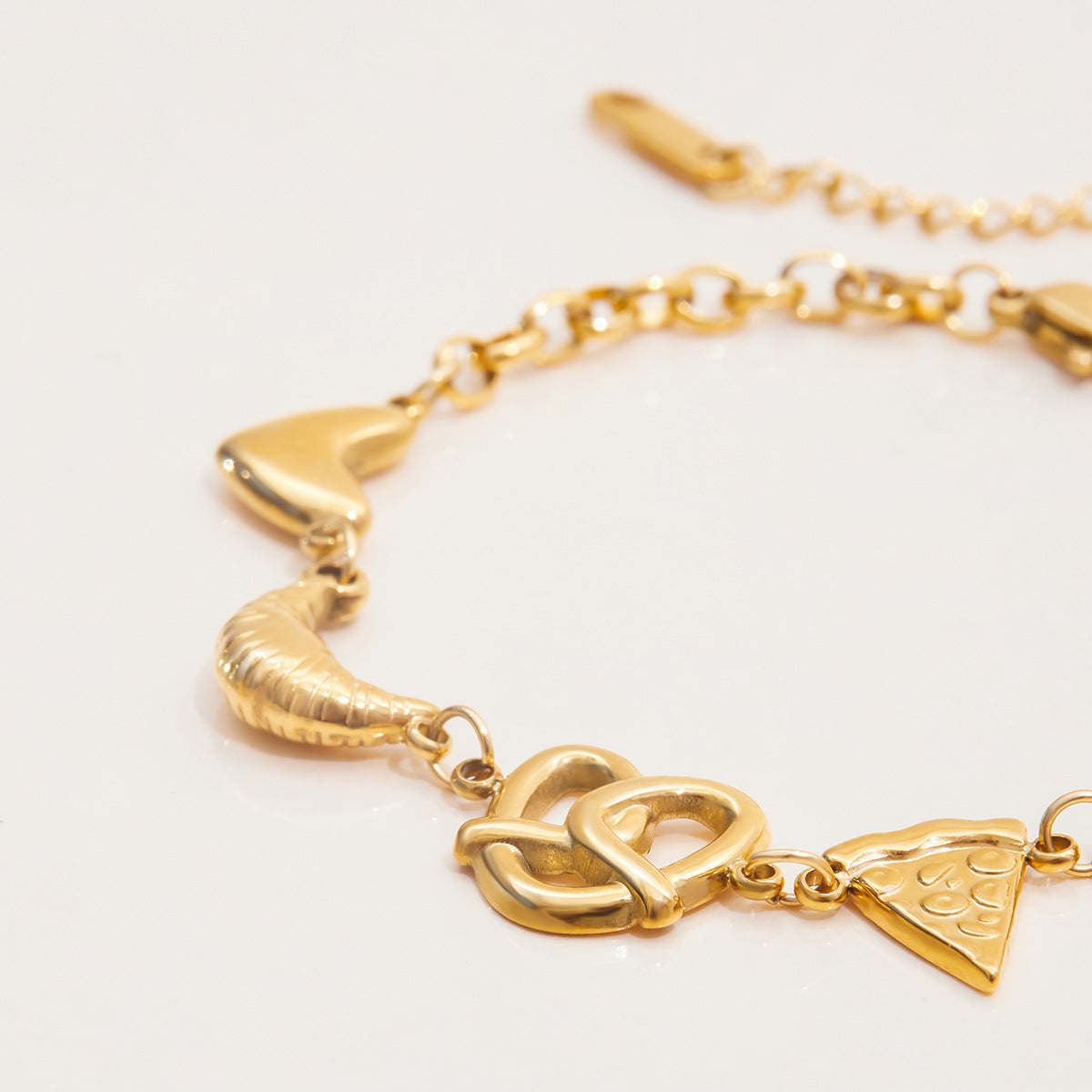 Bracciale Minimalista a Cuore in Acciaio Inossidabile con Finitura Placcata per Donna, Gioielli di Lusso Leggeri