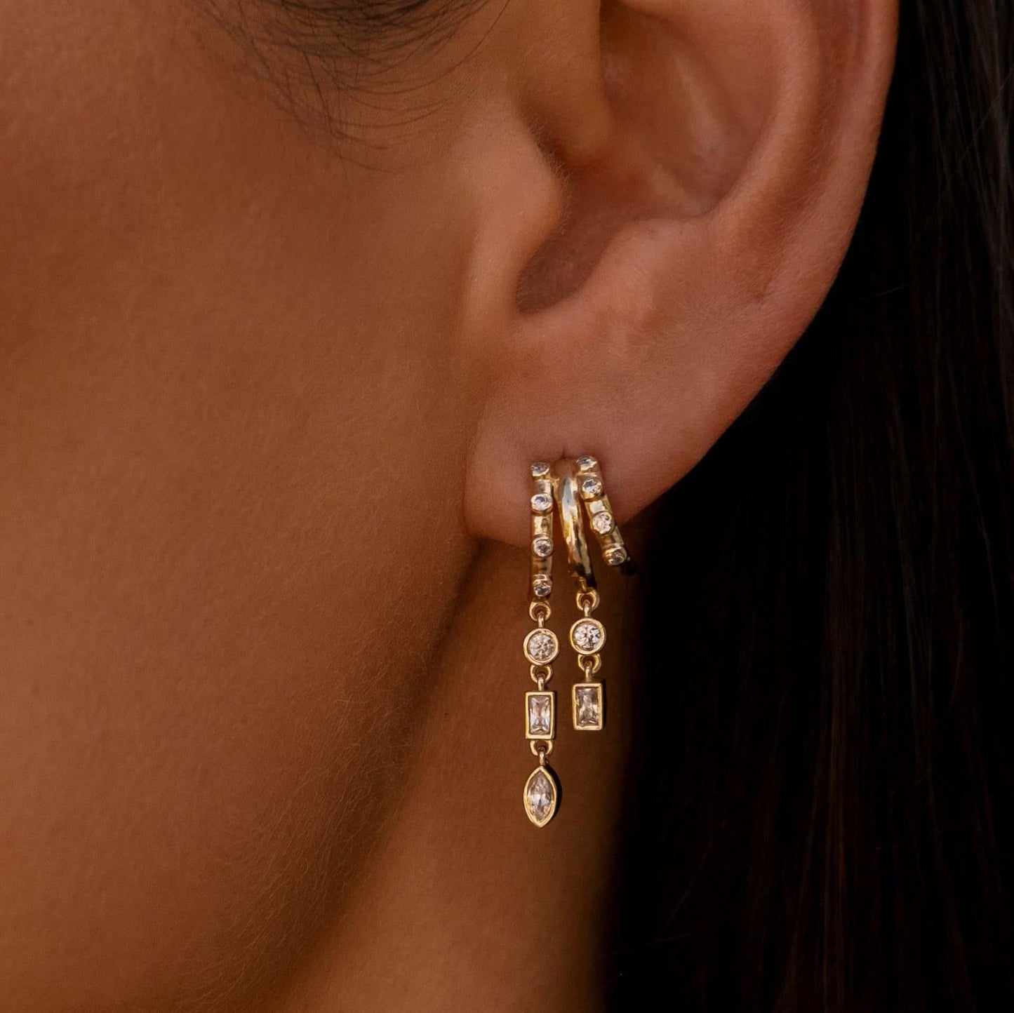 Orecchini Asimmetrici a Stella e Forma Geometrica con Zirconi, Base in Rame Galvanizzato, Perni in Oro 14K, Accessorio Moda Unisex