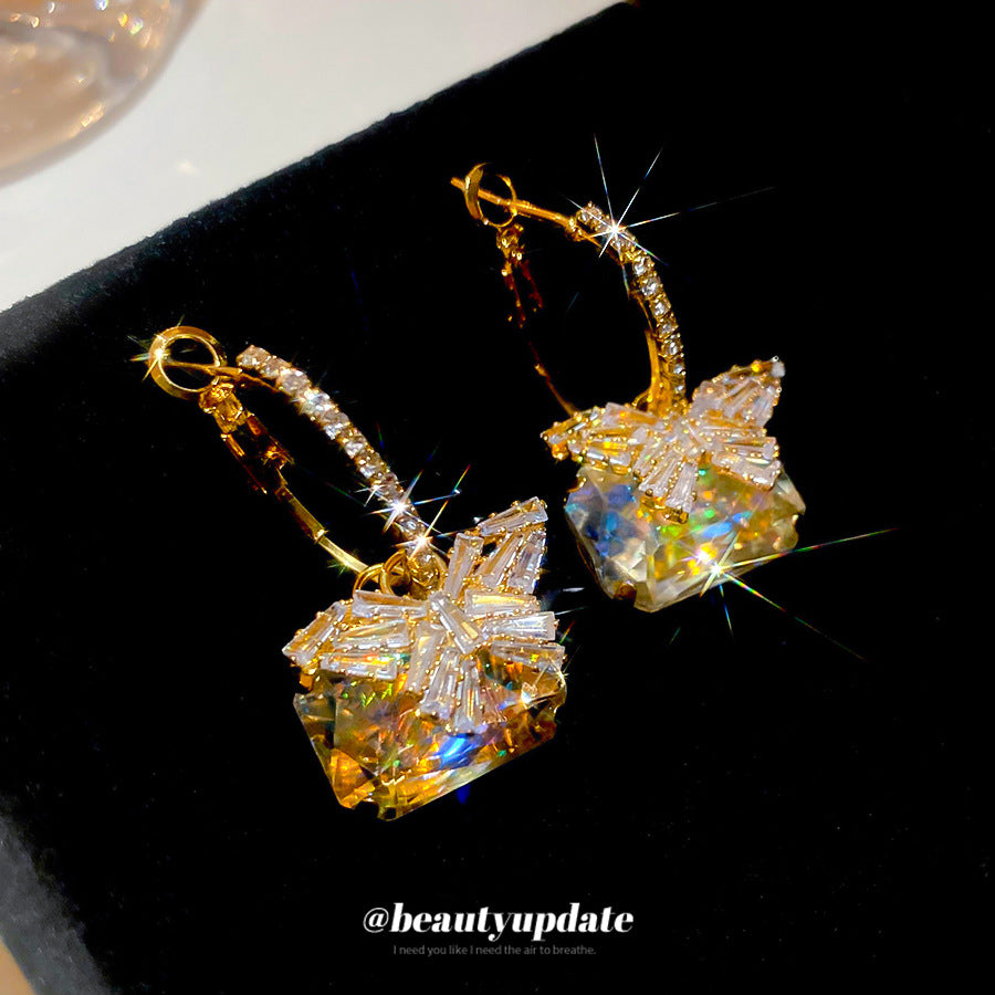 Orecchini a Cerchio Eleganti e Lussuosi da Donna con Zirconi Quadrati a Farfalla, Intarsi di Strass e Perni in Acciaio Inossidabile