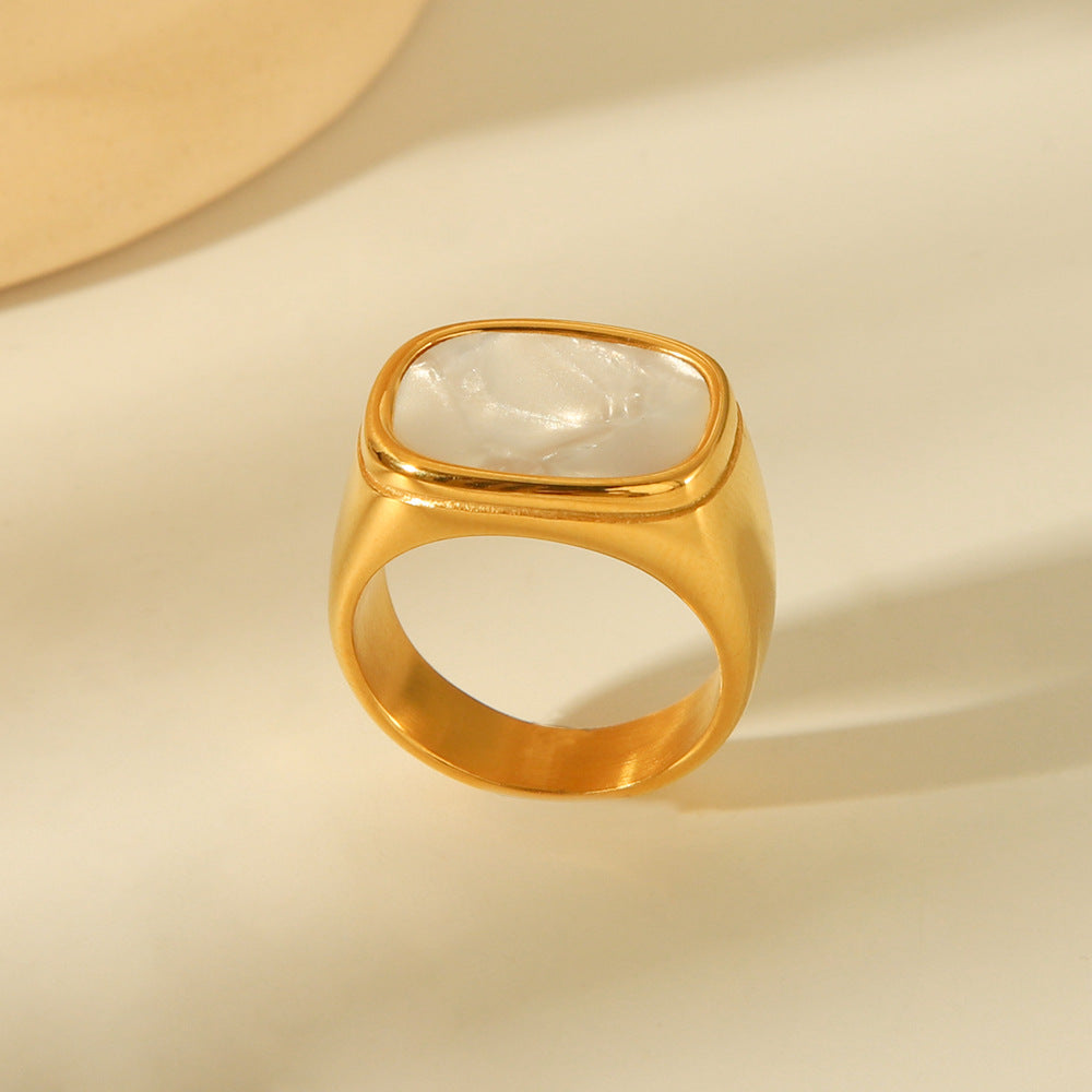 Anello geometrico in madreperla in acciaio al titanio placcato oro 18 carati da donna