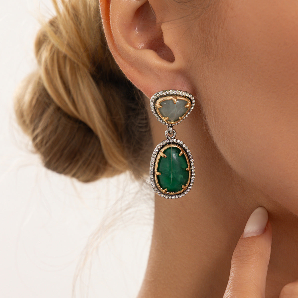 Vintage Geometric Teardrop Rhinestone Inlaid Resin Plated Zinc Alloy Earrings for Women