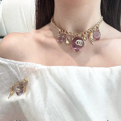 Collar chapado con colgante de lujo de acrílico rosa, melocotón y doble letra C para mujer